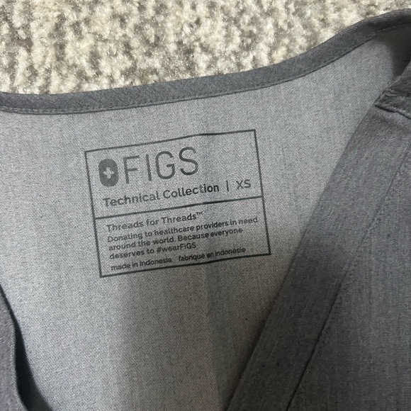 Figs Scrubs Shirt Pockets size XS grey - Picture 2 of 3
